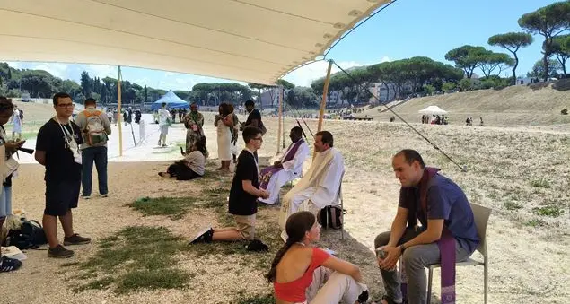 Circo Massimo, il \"confessionale\" del mondo: «Che bello sentirsi abbracciati da Dio»