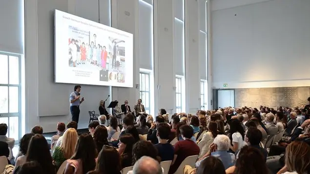 Mangiare meno, mangiare meglio per vivere sani secondo la dieta della longevità di Valter Longo