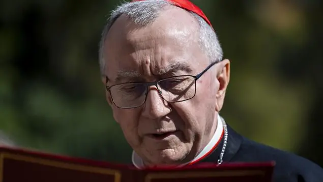 Il cardinale Parolin risponde a Roccella: «Ad Auschwitz non si va in gita, si va per fare memoria»