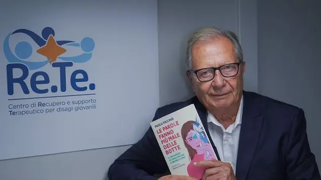 \"Le parole fanno più male delle botte\": il libro di Paolo Picchio, papà di Carolina