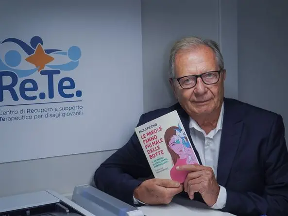 \"Le parole fanno più male delle botte\": il libro di Paolo Picchio, papà di Carolina