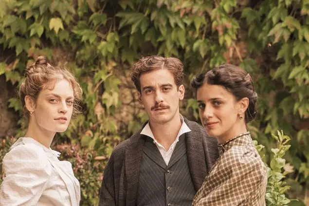 Giovanni Pascoli e le sorelle sulla locandina del film Zvan\\u00EC