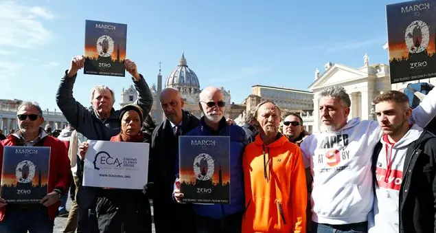 Il Papa incontra per la prima volta alcune vittime di abusi: «Ci siamo sentiti ascoltati»