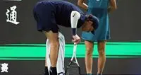 Jannik Sinner, la racchetta come stampella. Se il tennis diventa una gara a chi resta in piedi