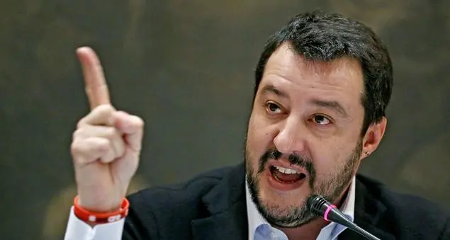 La tragedia di Parigi e la farsa della politica italiana