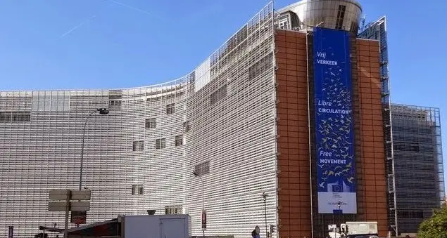 «La maternità surrogata sfrutta le donne povere e riduce il figlio a oggetto»