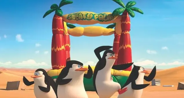 Pinguini in festa, nel bioparco e al cinema