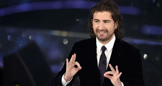 Siani a Sanremo, tante gaffe e nessuna risata