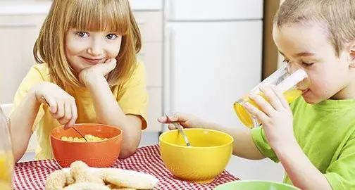 Bambini a tavola, come educare il gusto dei piccoli