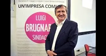 Venezia da città rossa a... fucsia