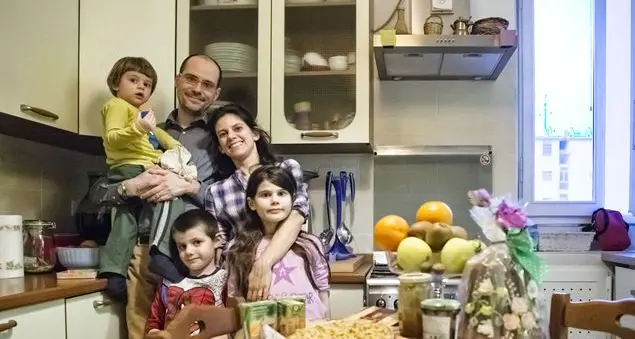 Mangiamo tutto e a volte anche al fast food