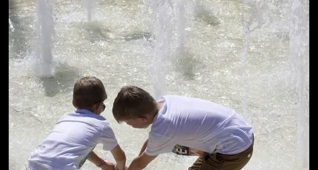 Arriva il caldo rovente: i consigli per proteggere i bambini