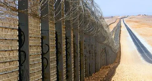 Mari e muri, le barriere mortali dei migranti