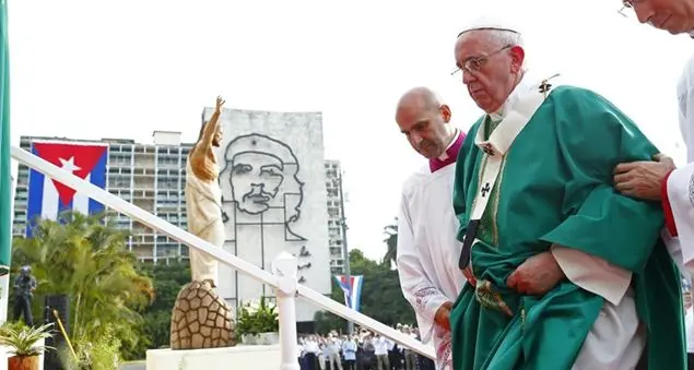 Il Papa a Cuba: «Servite le persone non le ideologie»
