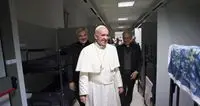 Francesco tra i senzatetto; il Papa visita il nuovo dormitorio