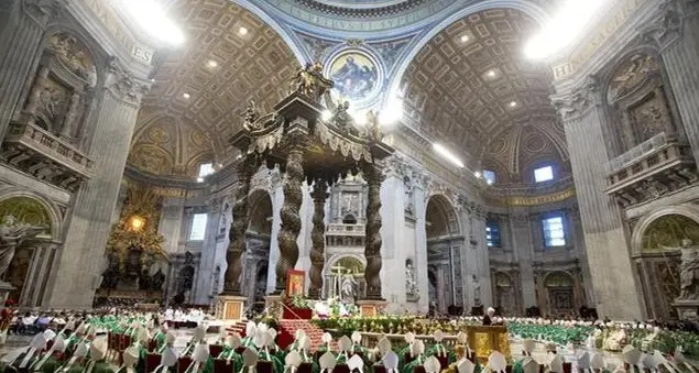 Il Papa apre il Sinodo: \"Accogliere tutti e non puntare il dito\"