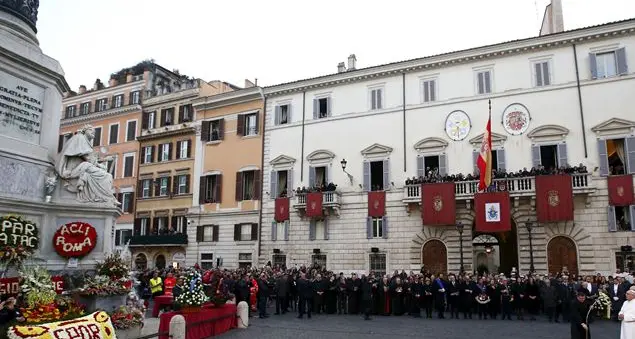 Piazza di Spagna: omaggio a Maria