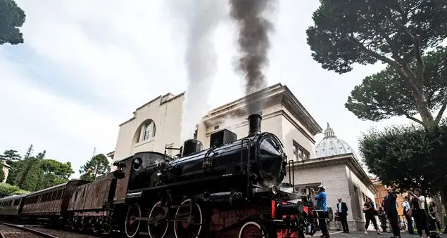 In carrozza, si parte: si va nelle ville del Papa