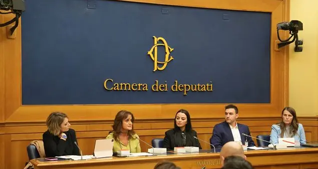 Femminicidi, il \"Calendario Rosso\" trasforma le date in memoria e impegno