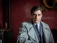 Lino Guanciale: \"Tutti immaginano il Commissario Ricciardi con il mio volto, ma io non posso. Ecco perché\"