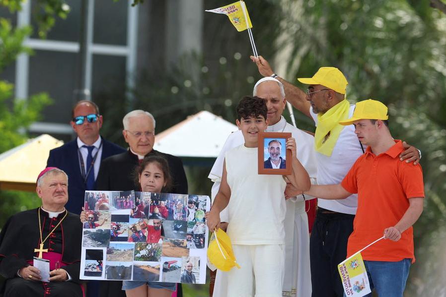The Pope in Acerra: «No to a growth model that leaves us sick and poor» The Pope in Acerra: «No to a growth model that leaves us sick and poor»
