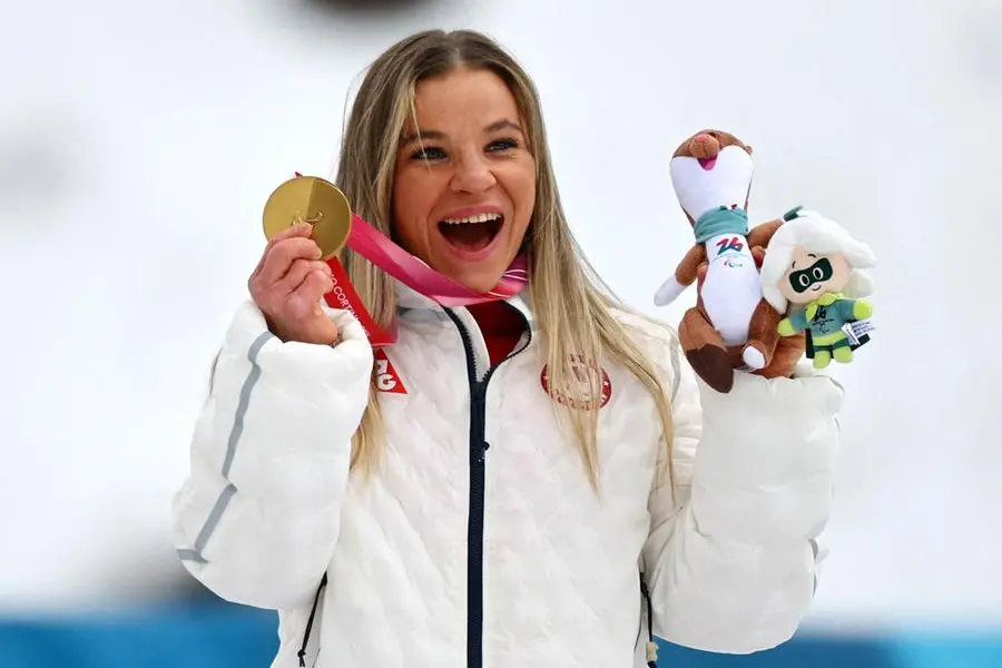 Oksana masters festeggia la medaglia d\\'oro. REUTERS/Sarah Meyssonnier TPX IMAGES OF THE DAY , REUTERS