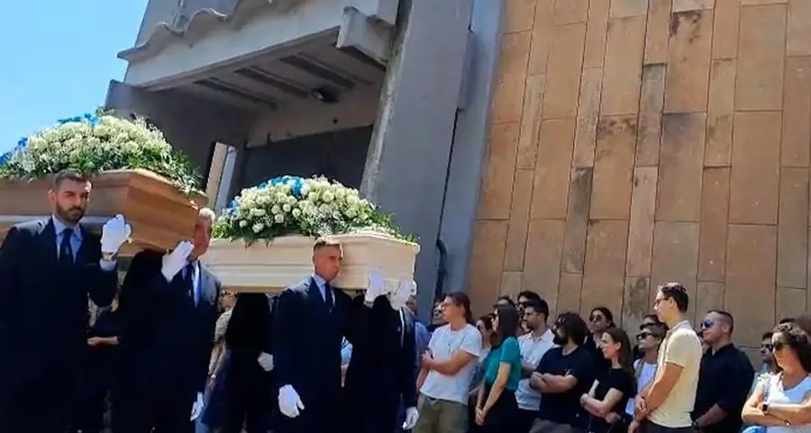 Funerali dei sub deceduti alle Maldive. «Morti lì dove cercavano il Signore»