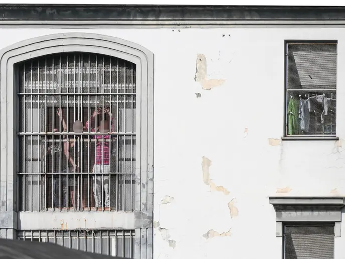 Carceri sovraffollate, senza ventilatori, senza lavoro e senza scampo: l'Italia che condanna (almeno) due volte i detenuti