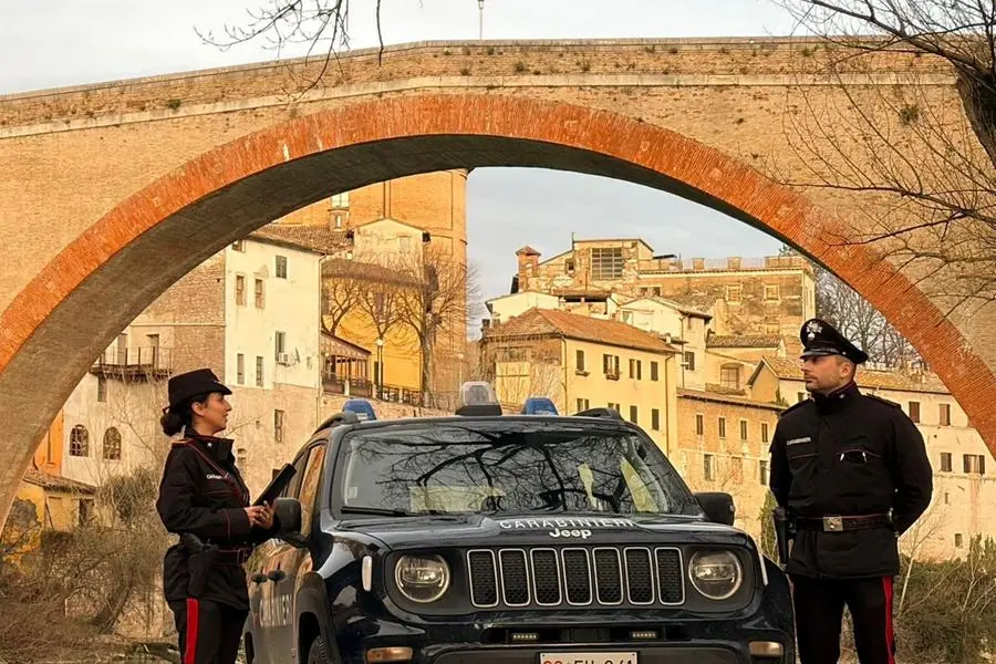 Due carabinieri in servizio , ANSA