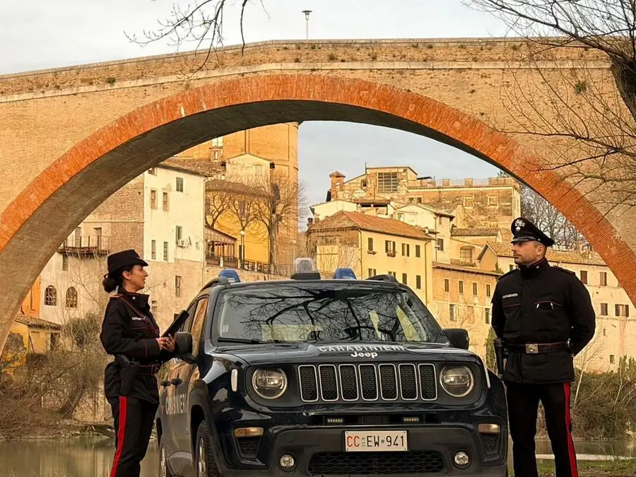 Padre Patriciello, i carabinieri e il coraggio della fragilità dentro alla divisa