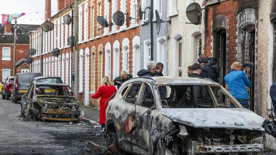 La violenza anti immigrati sconvolge le notti di Belfast