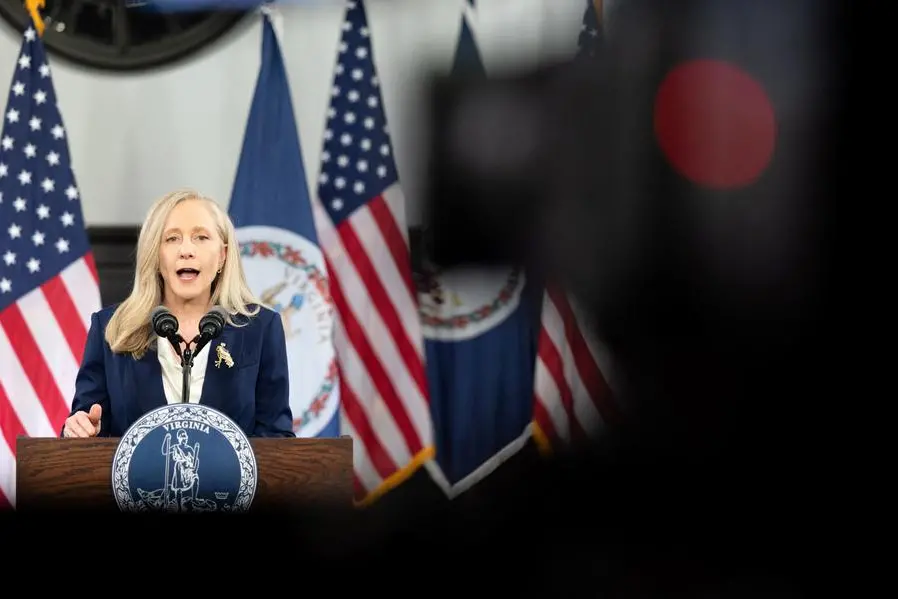 La governatrice democratica della Virginia Abigail Spanberger risponde a Trump