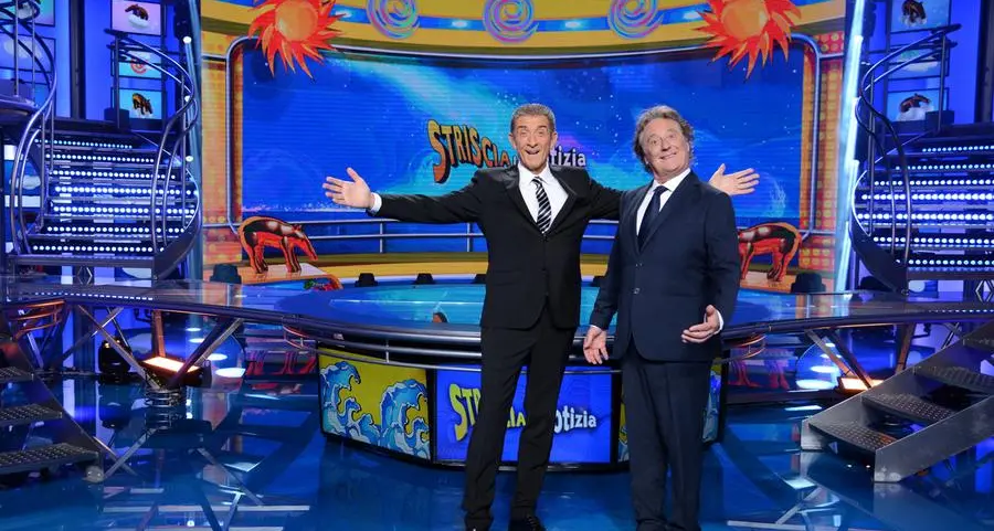 Striscia la Notizia torna su Canale 5 in prima serata (e con Maria De Filippi inviata sul campo)