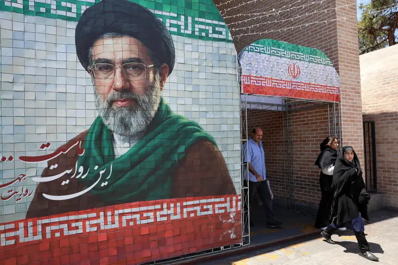 Il murales della la Guida Suprema Mojtaba Khamenei
