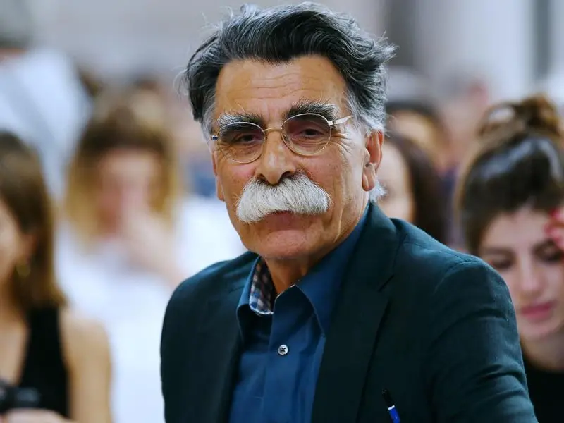 Kader Abdolah: «Mia madre è in Iran. Ha quasi 100 anni, non muore perché aspetta il mio ritorno»