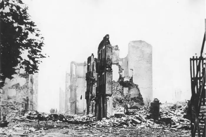 Le rovine di Guernica, in un'immagine tratta da Wikipedia, dopo il bombardamento del 26 aprile 1937 da parte dei tedeschi della Legione Condor a sostegno dell'ascesa del futuro dittatore Francisco Franco. 26 aprile 2017. ANSA/ WIKIPEDIA +++ NO SALES - EDITORIAL USE ONLY +++