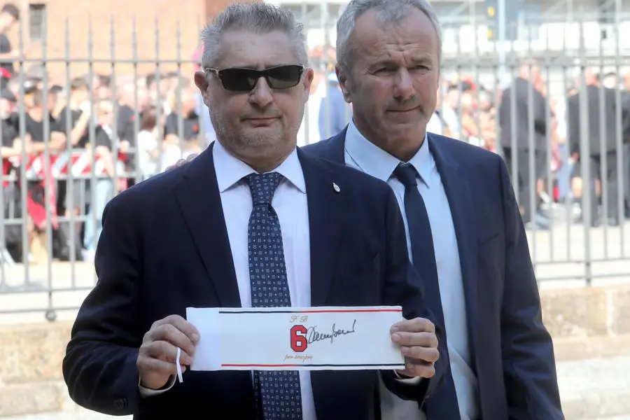 Daniele Massaro e Dejan Savi?evi? arrivano alla chiesa di Sant'Ambrogio per partecipare al funerale di Franco Baresi. Milano 4 Agosto 2026 ANSA / MATTEO BAZZI