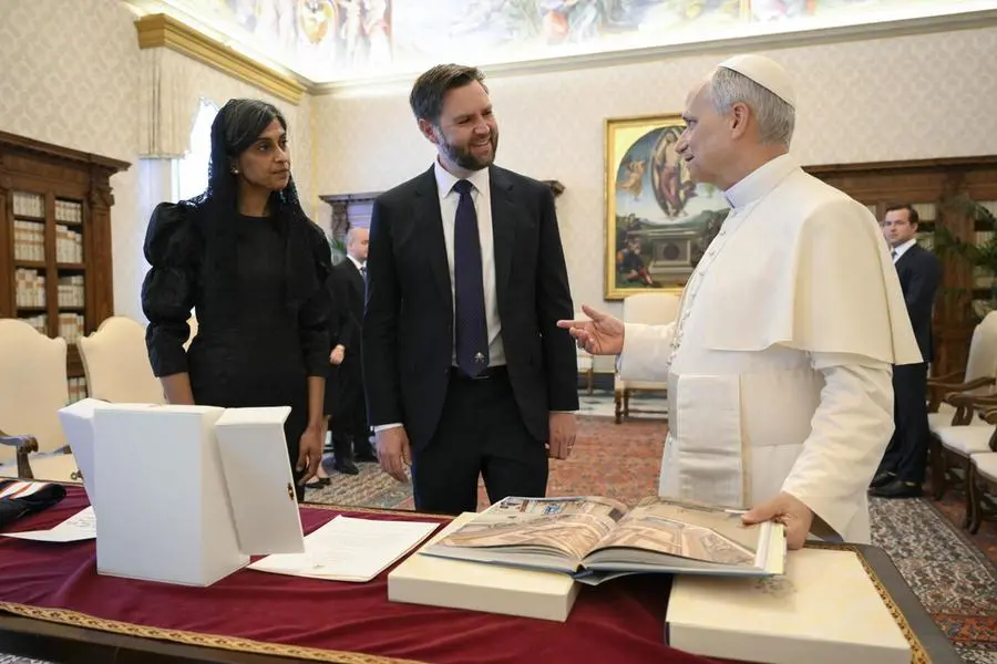 Il vicepresidente degli Stati Uniti JD Vance e la moglie Usha Vance incontrano Papa Leone XIV in Vaticano, il 19 maggio 2025 , EPA