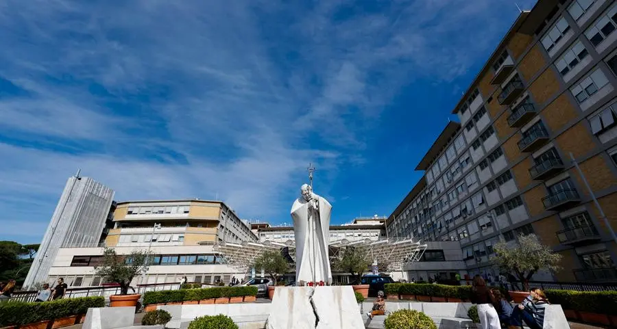 Salute del Papa. La forza di Leone. Martedì il ricovero