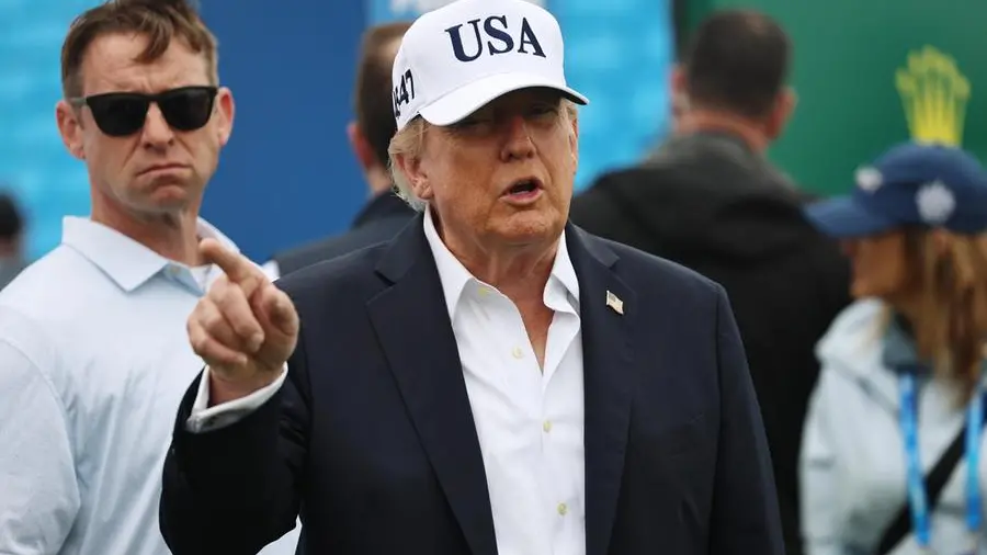 I padri dell’AI lanciano l’allarme, Trump tira dritto: «Chi vince sull’intelligenza artificiale vince su tutto»