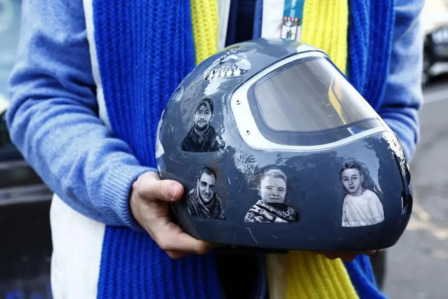 The \"Memory Helmet\" shown by Vladyslav Heraskevych