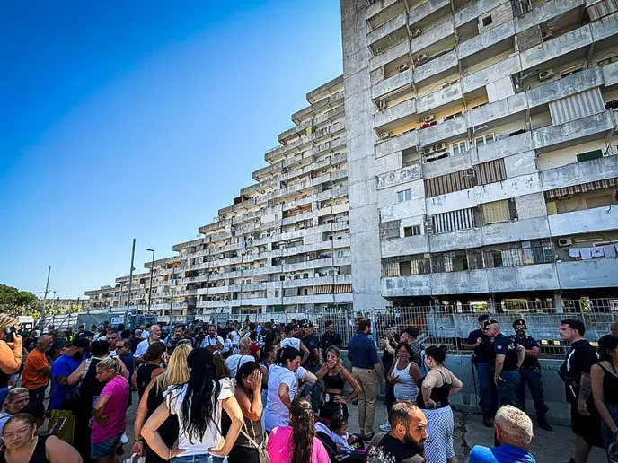 «Così salviamo i ragazzi dal ritorno al crimine: a Scampia il progetto che cambia il destino dei minori»