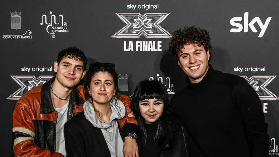 Stasera a Napoli la finale di X Factor 2025, chi sono i finalisti e gli ospiti