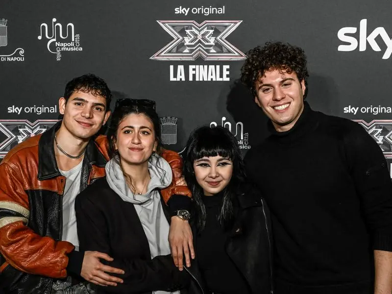 Stasera a Napoli la finale di X Factor 2025, chi sono i finalisti e gli ospiti