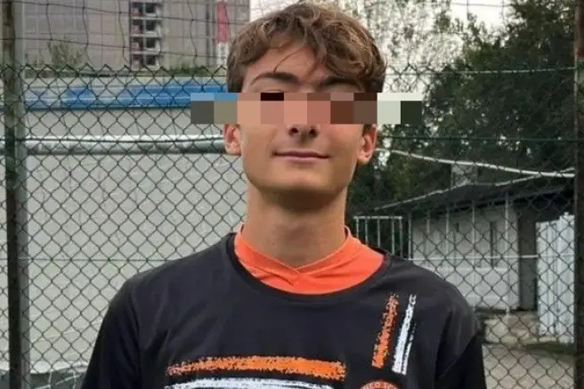 Leonardo Bove con la maglia della squadra di calcio in cui gioca