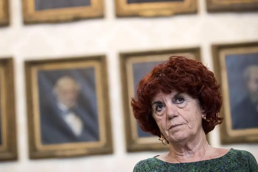 Il ministro della Pubblica Istruzione Valeria Fedeli a margine della consegna dell'onorificenza alla professoressa Franca Di Blasio, 9 aprile 2018 a Roma. ANSA/MASSIMO PERCOSSI