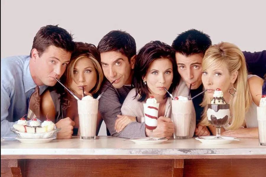 © ABACA. NO CREDIT. 23442-1. FRIENDS . Pictured: (l-r) Matthew Perry as Chandler Bing, Jennifer Aniston as Rachel Green, David Schwimmer as Ross Geller, Courteney Cox Arquette as Monica Geller, Matt LeBlanc as Joey Tribbiani, Lisa Kudrow as Phoebe Buffay; “SNL” cast Ana Gasteyer, Chris Kattan, Molly Shannon, Rachel Dratch, Will Ferrell, Darrell Hammond.