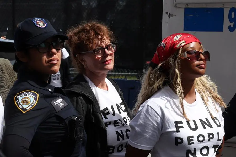 L\\'attrice Susan Sarandon subito dopo l\\'arresto mentre partecipava alla manifestazione di protesta contro il premier israeliano Netanyahu , REUTERS
