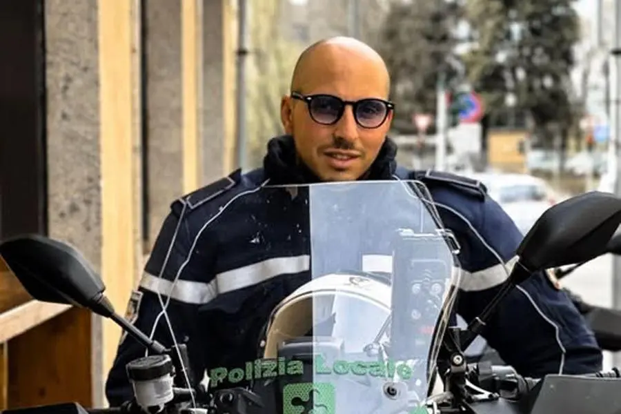 Francesco Imprezzabile, 35 anni, \\u00E8 l\\'agente deceduto nella serata di ieri in sella alla moto di servizio. Stava inseguendo un suv che non si era fermato a un posto di blocco, ipotesi speronamento, Milano, 23 giugno 2026. , ANSA