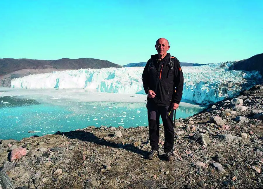 Bignami vicino al ghiacciaio Jakobshavn, in Groenlandia. A novembre su Focus andrà in onda Il respiro della Terra: Groenlandia.